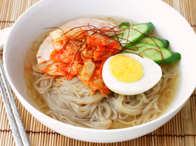 naengmyeon (macarrão frio)