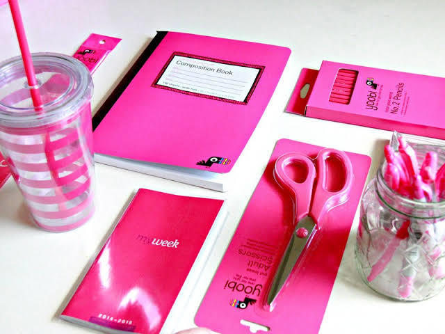 Material escolar pink.