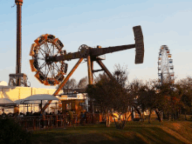 Ele e bem alegre e sempre animado então sugeri irmos ao park de diversãoadoro seu sorriso