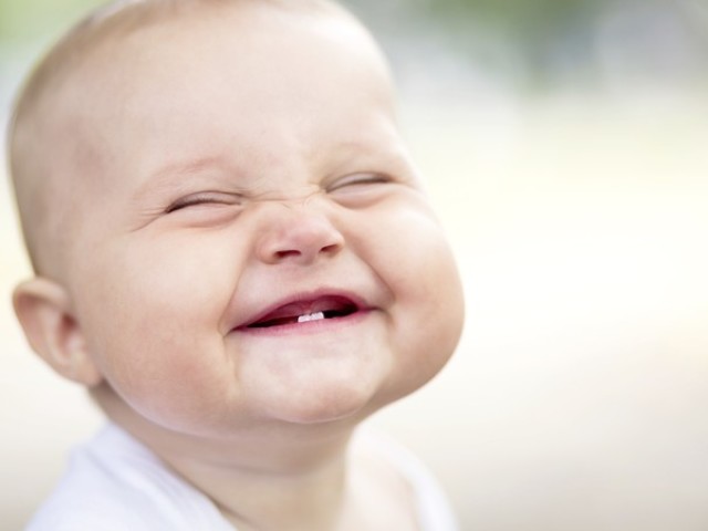 BEBÊ SORRIDENTE