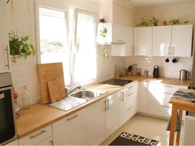 Cozinheira organização e bonita