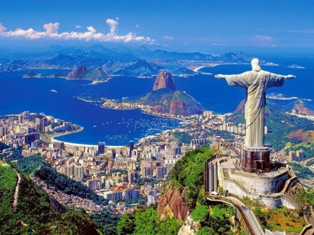 Rio de Janeiro, Brasil! Porque é um lugar lindo, e um clima agradável!