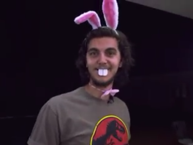 É...