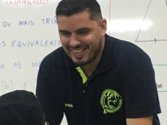 Ganhando o primeiro lugar categoria:Júnior no campeonato da sua cidade
Só que de quem levou mais gols né 😂