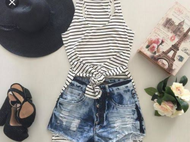 Blusa e shorts