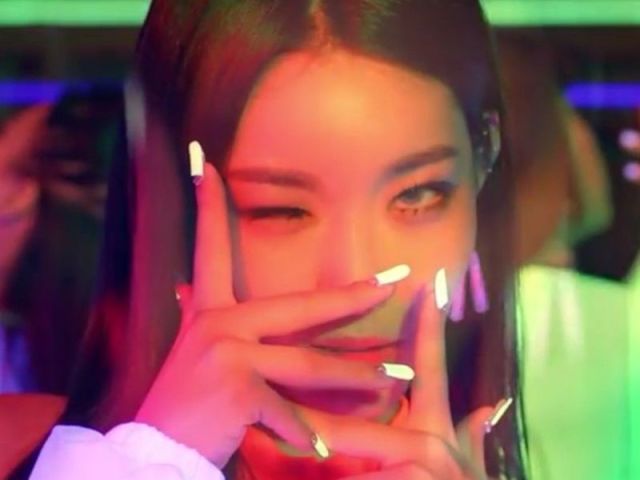 Roller Coaster - Chungha