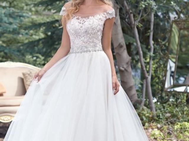 Vestido de renda branco, no qual confesso que tem um "crush" por renda, e sou completamente apaixonada.