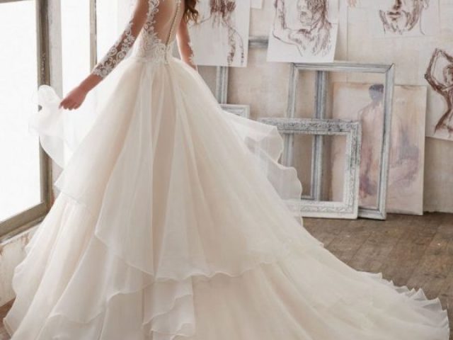 Sonho em me casar, com o vestido estilo Princesa com muita renda, brilho e inúmeros detalhes.