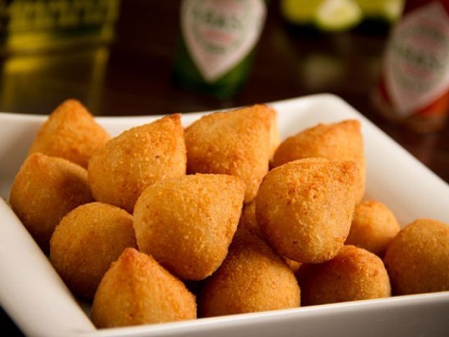 Mini coxinhas.