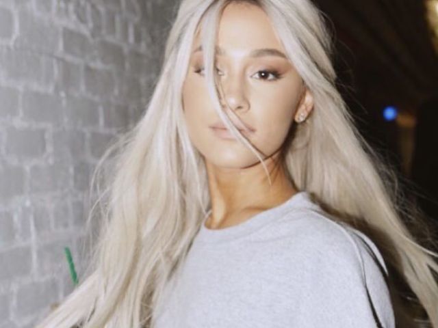 Parabéns sua amiga seria a Ariana Grande