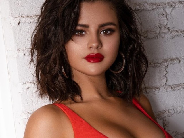 SELENA GOMEZ