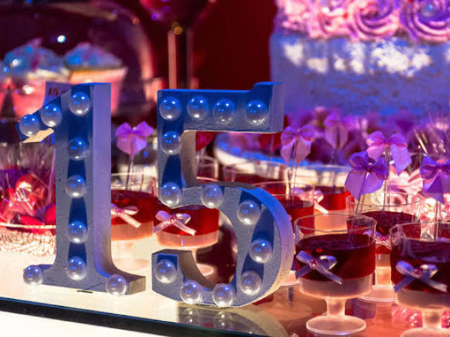 Monte A Sua Festa De 15 Anos!