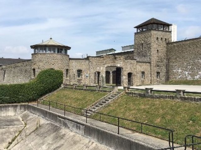 Mauthausen.