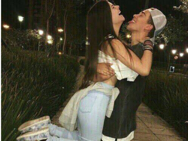 Foto de
Casal ousado amoroso