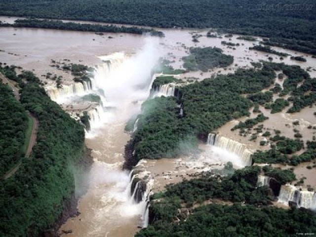 Rio Iguaçu: Poderia acabar com as tarefas de modo mais fácil, mas prefere dar uma volta imensa e terminar com um resultado espetacular.