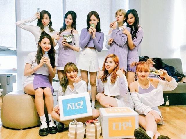 Twice: Qual a música pela foto?