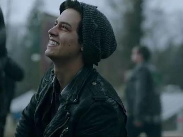 Jughead ficou feliz com seu resultado!