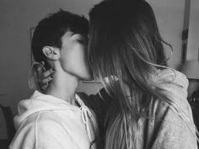 Ele te ama cola nesse boy