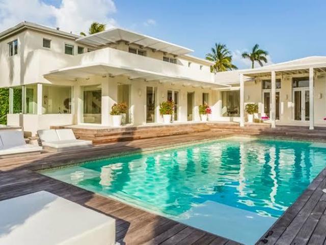 Uma casa grande, moderna e super chique!