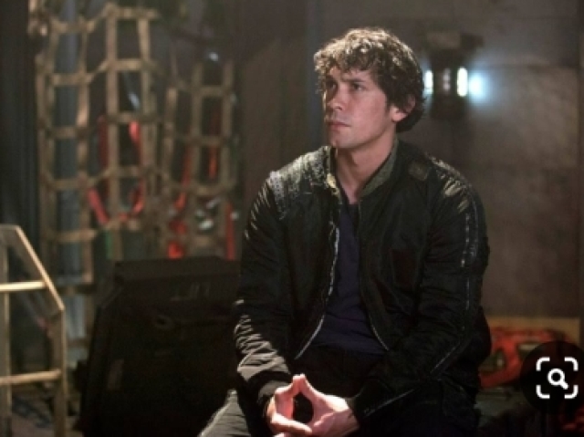 Seu namorado seria Bellamy Blake