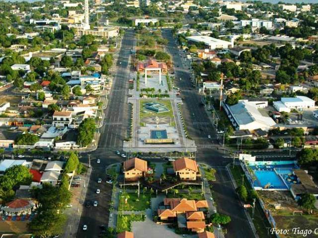 Nessa cidade com muitas árvores!