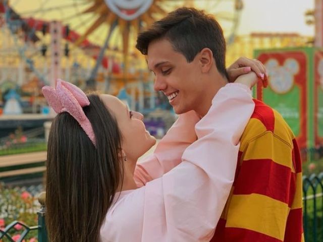 Larissa Manoela e Léo Cidade