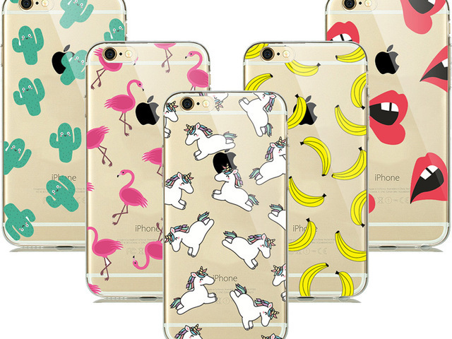 Iphone com capinha unicornio e flamingo