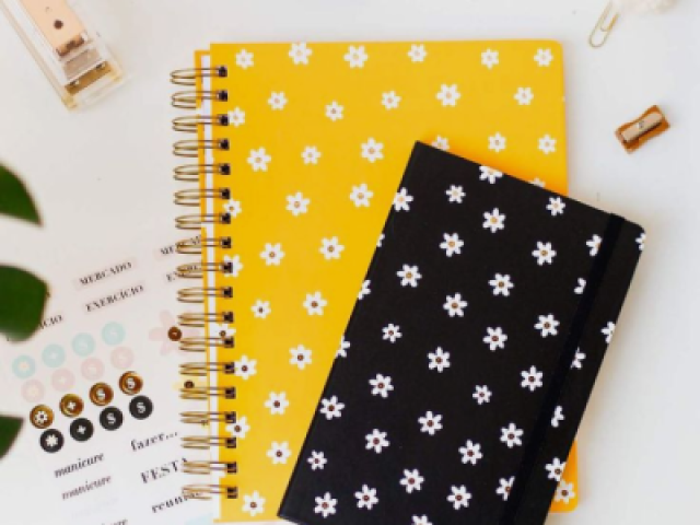 Material amarelo