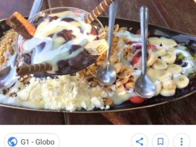 Ir comer uma barca de açai com l boy