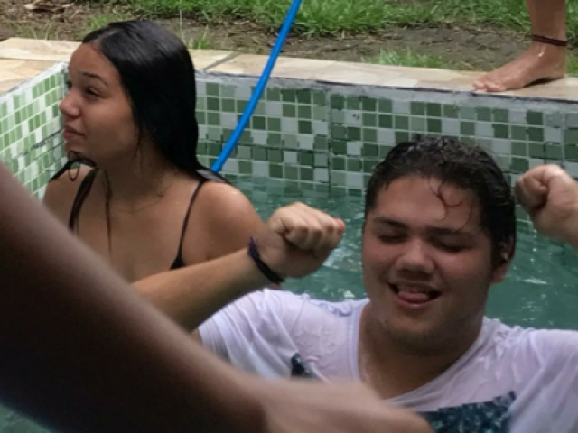 4- vivi fala mansa dnv porque tem piscina irraaaaaaaa 🤠