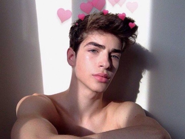 ⇾ romantic and protective ✩