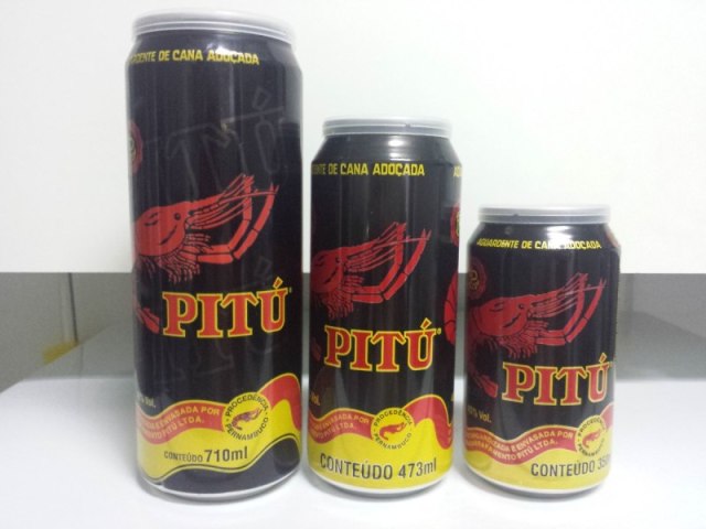 Cachaça Pitu em lata, que é pra facilitar.