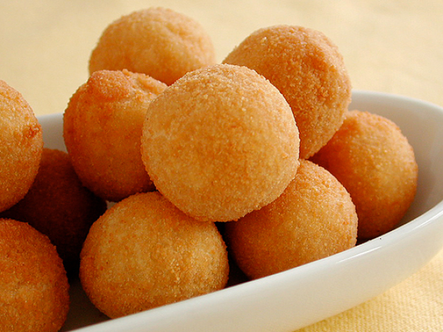 Bolinho De Queijo