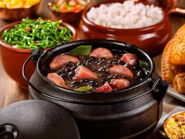 Uma feijoada num almoço de domingo, é demais!