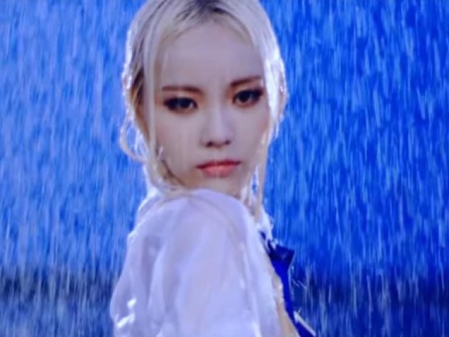 Jinsoul - Singing in the rain