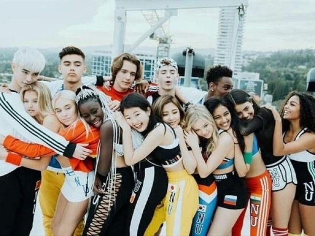 Que pena você não conhece o grupo Now United