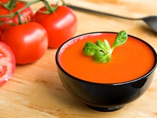 Sopa de tomate.