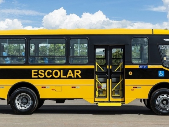 O ônibus escolar só ia passar de 6:55!