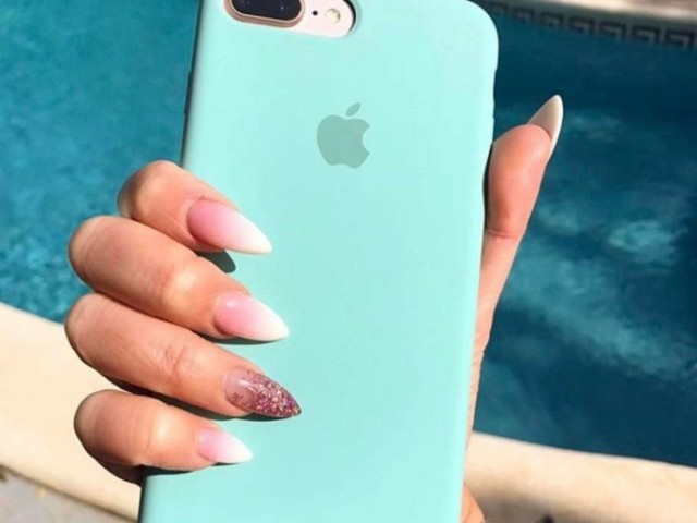 Capa de silicone lisa e com uma cor pastel! ✨