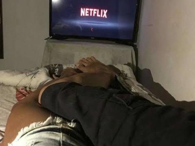 Assistir Netflix na casa dele