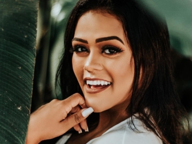 Você conhece Camila Loures?