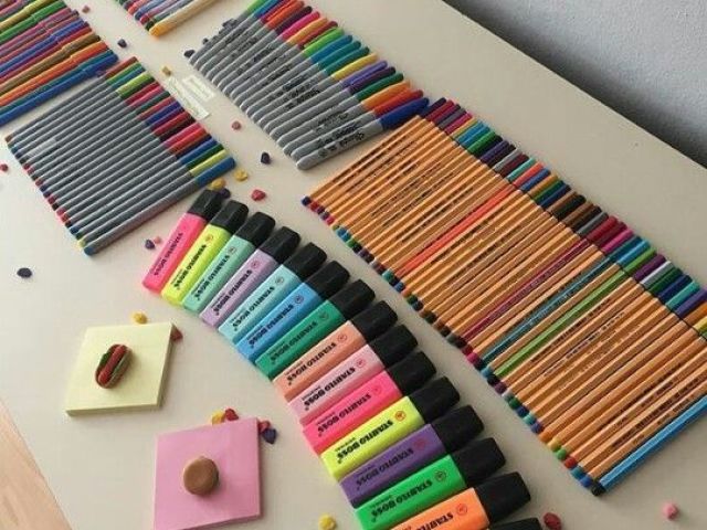 Escolhendo o seu Material Escolar! ♡