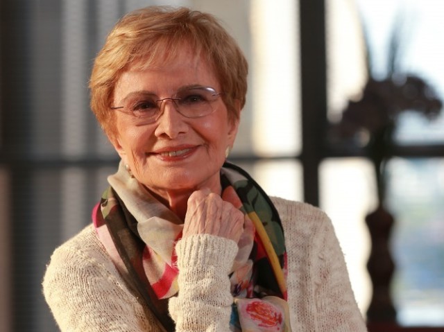 Glória Menezes.