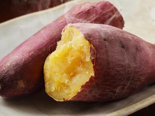 Batata doce com mortadela.