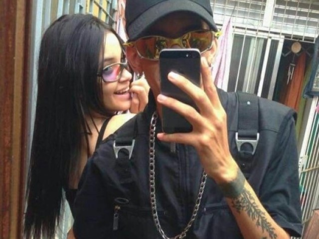 Um casal baladeiro
