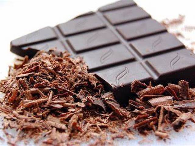 Chocolate meio amargo.