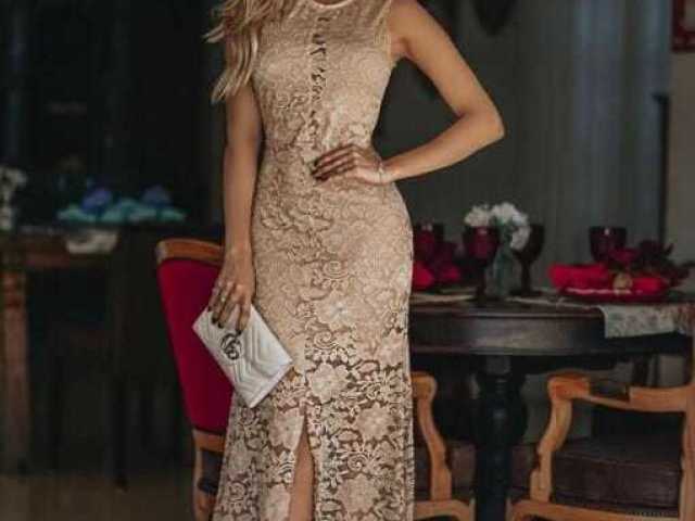 um vestido longo,maravilhoso