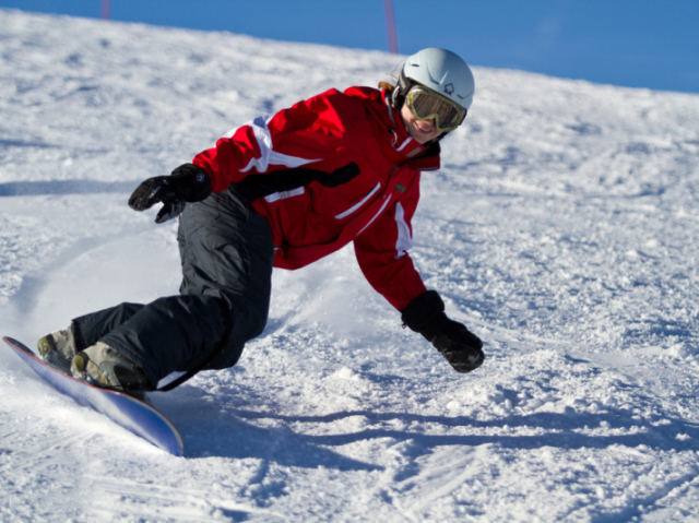 Esquiar/andar de snowboard