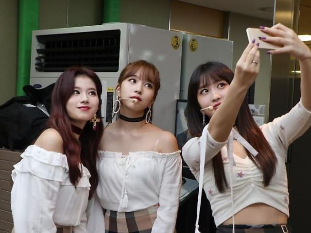 Momo, Sana e Mina