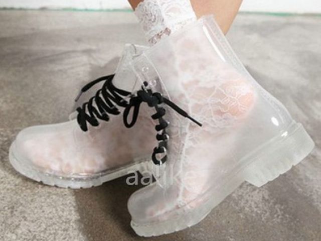 Botas transparentes! Adorei!